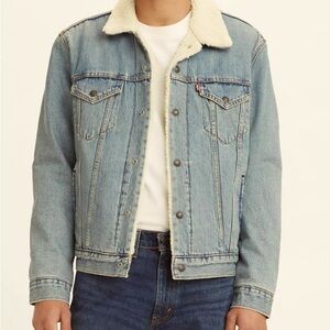 Levi Strauss Denim Trucker jacket lined with Sherpa -men’s Medium